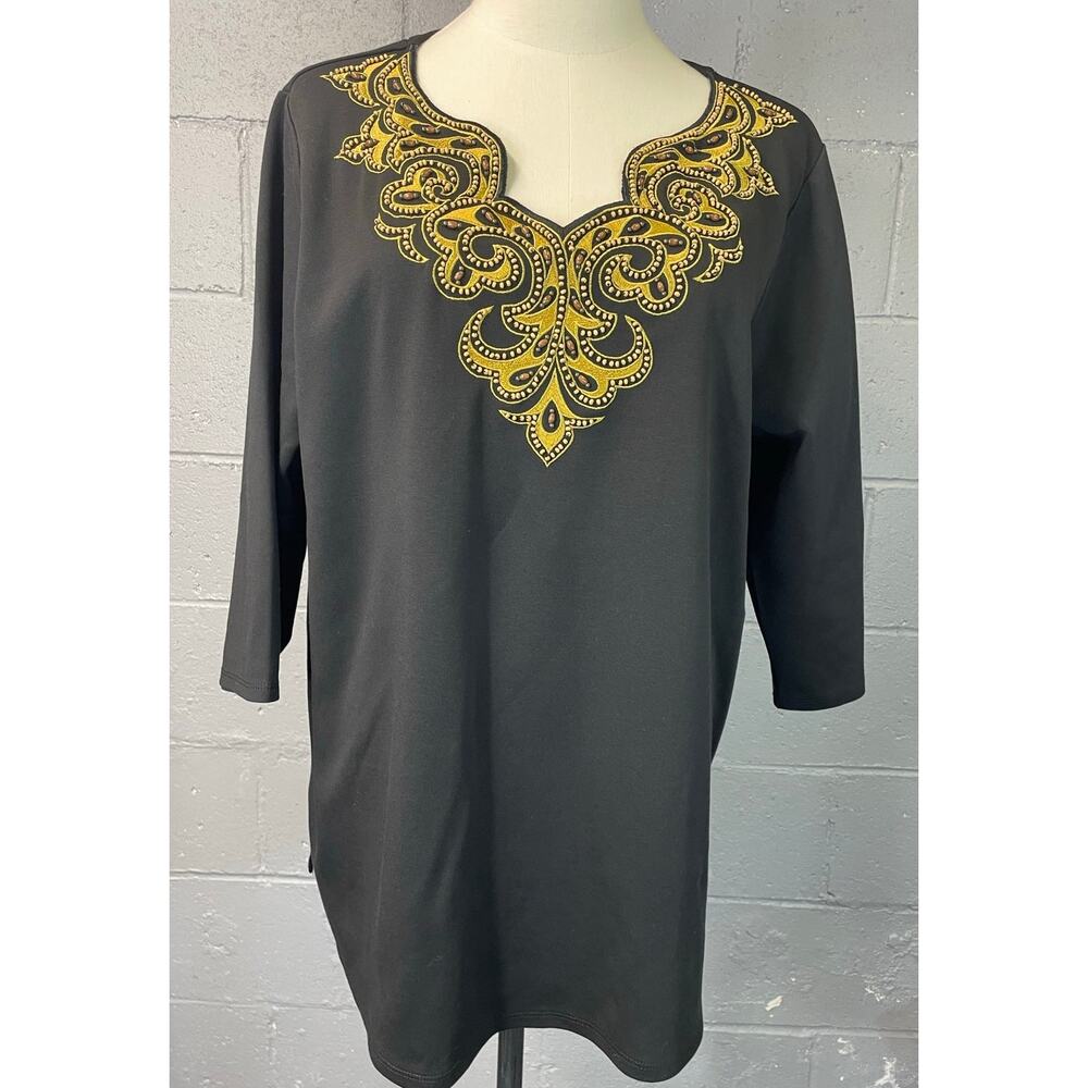 Bob Mackie Black V-neck T-shirt with Gold Abstract Embroidered Trim Wood Bead